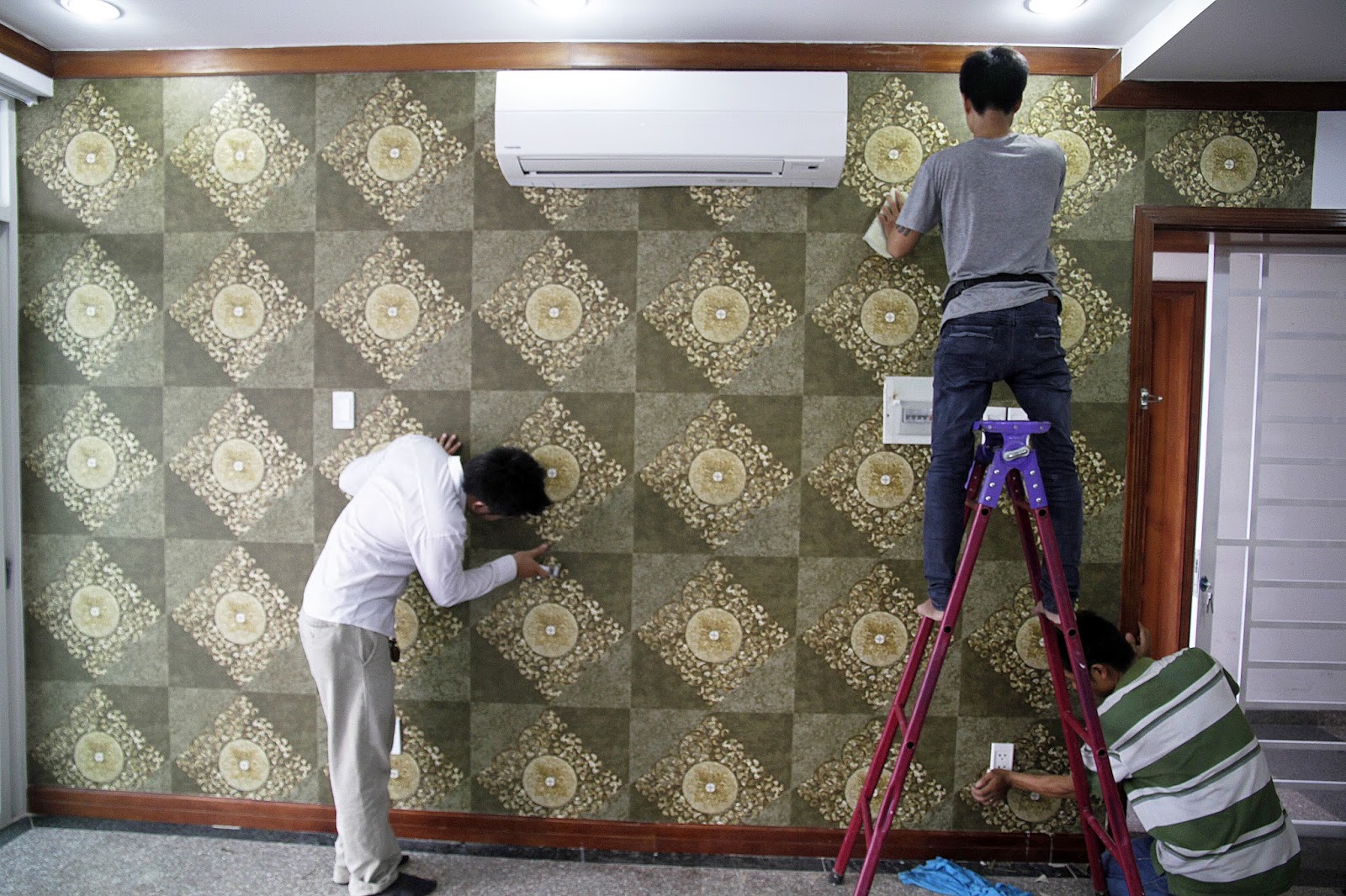 Thợ dán giấy dán tường tại nhà chuyên nghiệp - Cam kết 100% hài lòng
